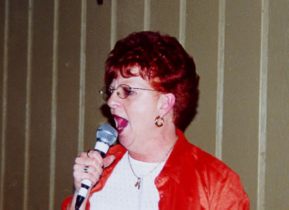 Linda sings Walkin' After Midnight by Patsy Cline